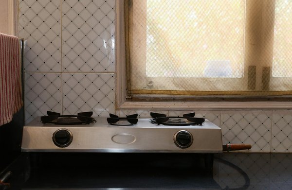 Quels sont les critères pour choisir un composteur domestique adapté aux petits espaces?