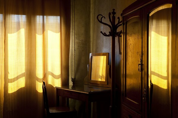 Magnifiez votre espace avec un rideau pour dressing adapté