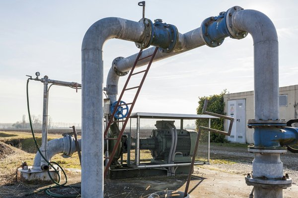 Pompe à eau immergée pour puits citerne ou forage : guide d'achat
